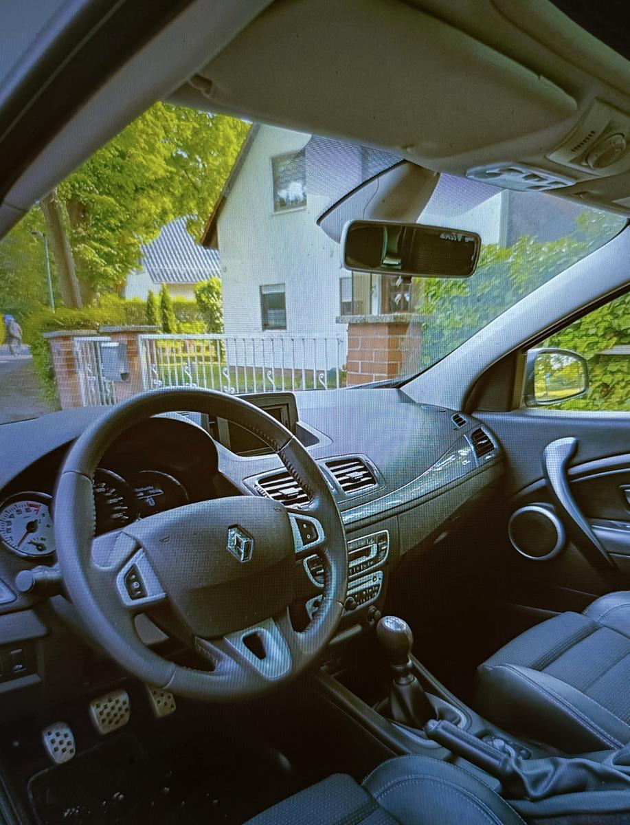 Renault Megane 2010 — rear view