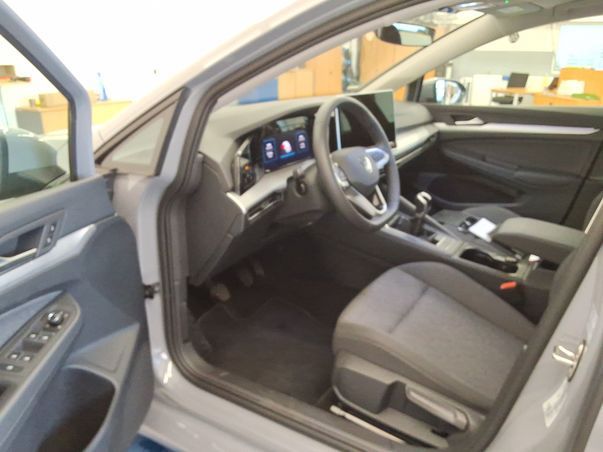Fahrzeugabbildung Volkswagen Golf VIII TSI Life LED Navi AID ACC RFK SH