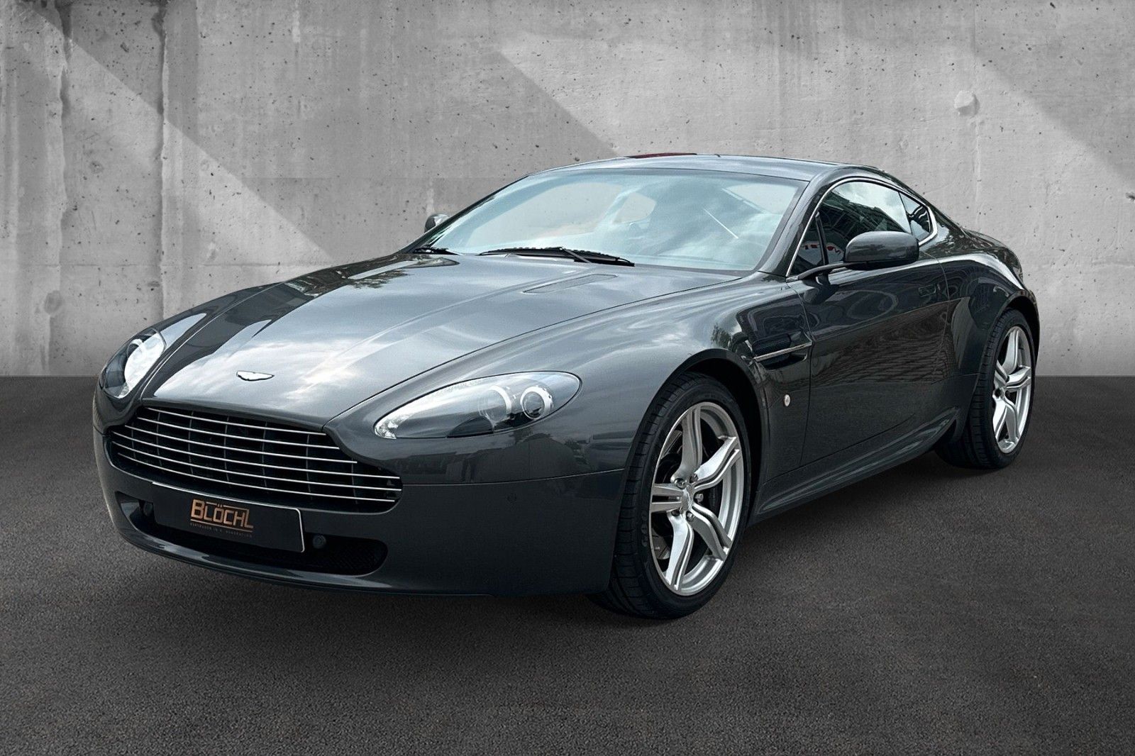 Fahrzeugabbildung Aston Martin V8 Vantage 4.7l