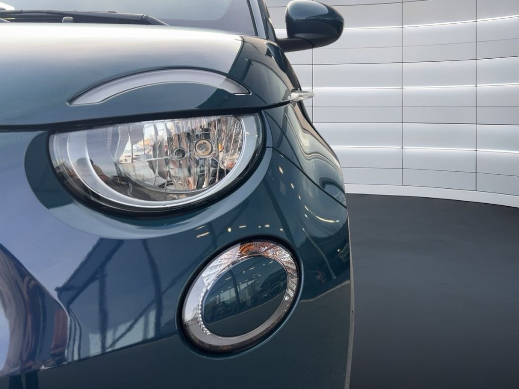 Fahrzeugabbildung Fiat 500e Elektro Style und Komfortpaket