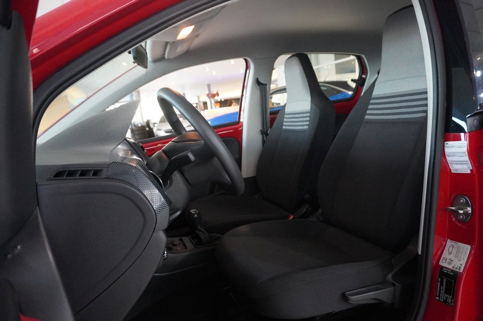 Fahrzeugabbildung Volkswagen up! 1.0 MOVE 5-TÜR KLIMA/SHZ/USB/NEBEL/SPORT/LED