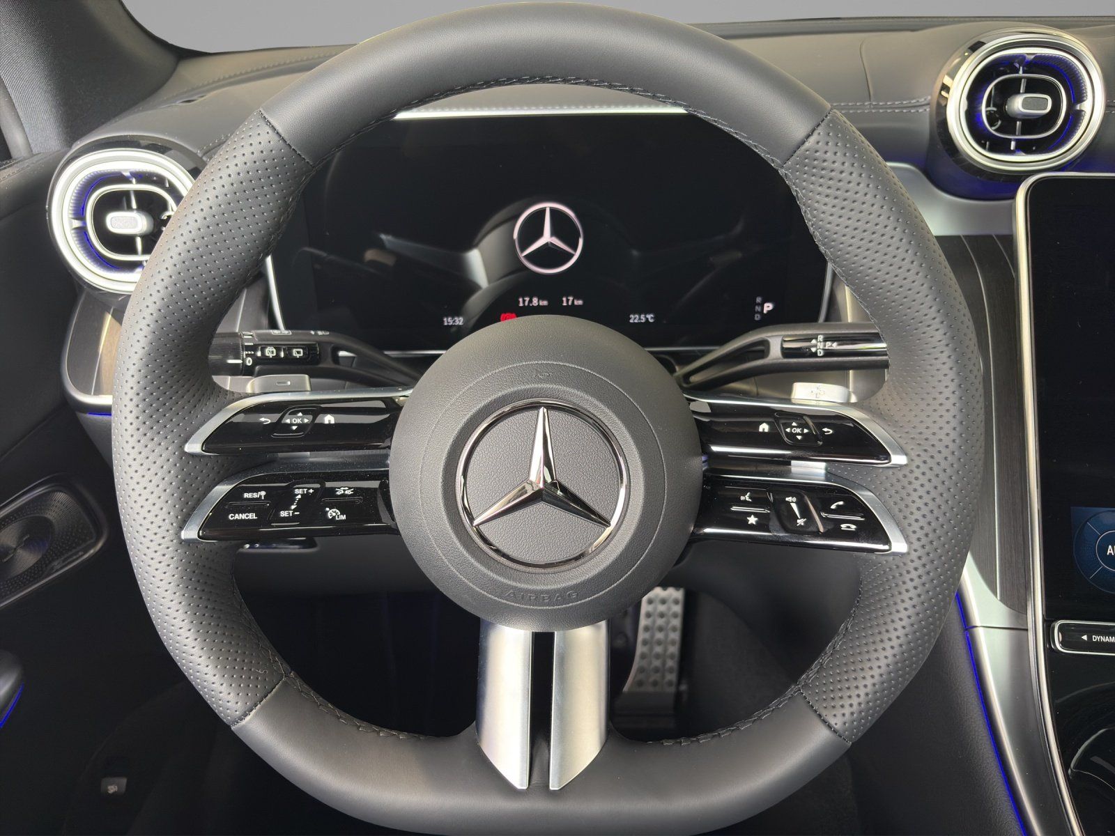 Fahrzeugabbildung Mercedes-Benz GLC 300 d AMG Burm DigiLight Pano AHK 360° Multi