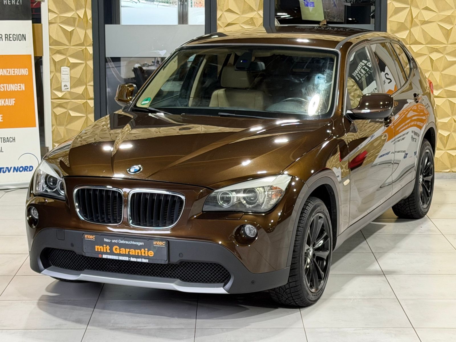 Fahrzeugabbildung BMW X1 20 i sDrive/NAVI/LEDER/XENON/KAMERA