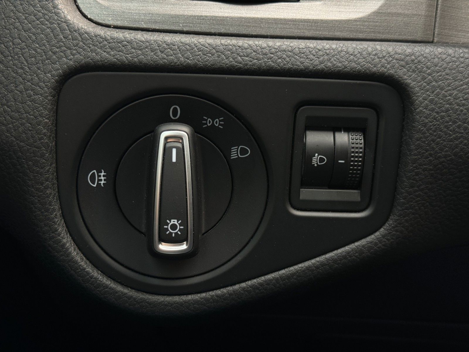 Fahrzeugabbildung Volkswagen Golf VII Lim. Sitzheizung / Bluetooth / Navi