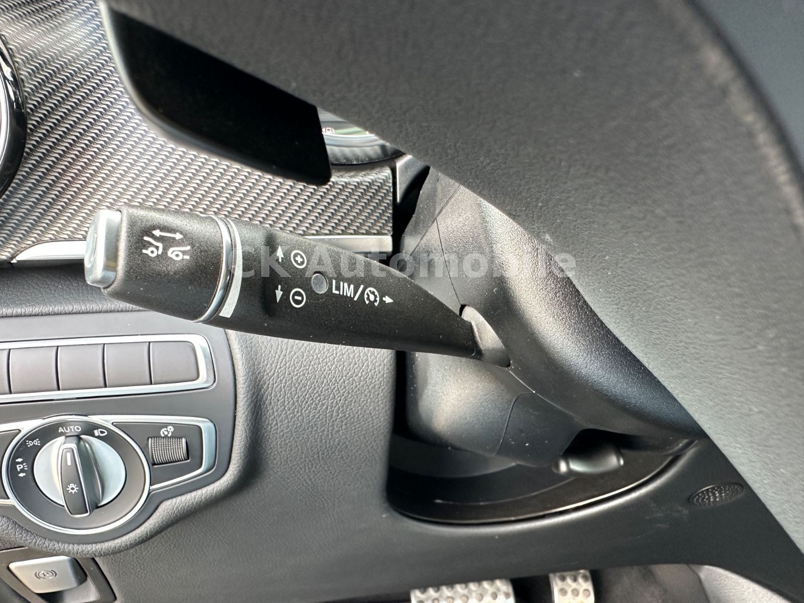 Fahrzeugabbildung Mercedes-Benz V 300d 4 Matic AVANTGARDE AMG-Line/6 Sitze/Pano