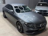 Mercedes-Benz E 220D AVANTG./LED/SHZ/TOTWINKEL/KAM - Mercedes-Benz E 220: Limousine