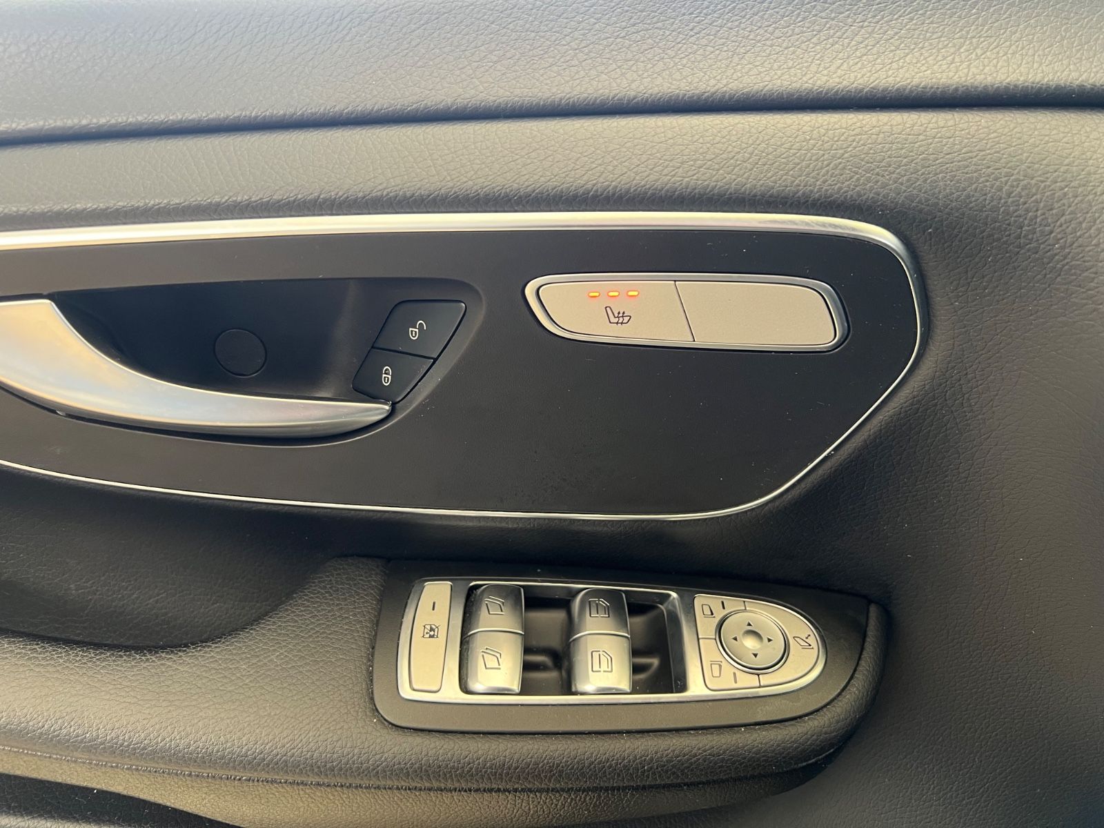 Fahrzeugabbildung Mercedes-Benz V 250 d EDITION lang AMG *AMBIENTE*KAMER*LED*