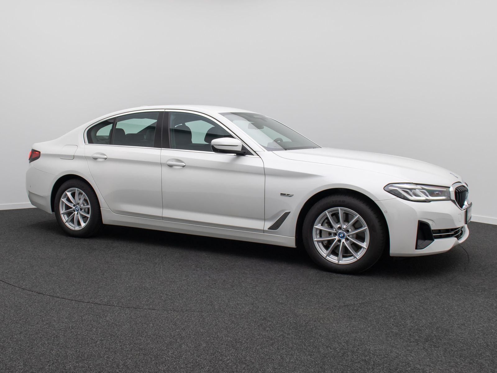 Fahrzeugabbildung BMW 530e ACC 360° HUD DAB Memory Alarm Leder Sport