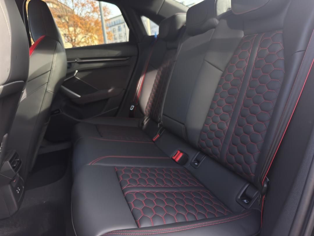 Fahrzeugabbildung Audi RS 3 Limousine 2.5 quattro W TFSI HUD,Kamera,LED