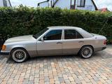 Mercedes-Benz Mercedes W124 260E 1Hand Oldtimer - Mercedes-Benz 260: W124 260e