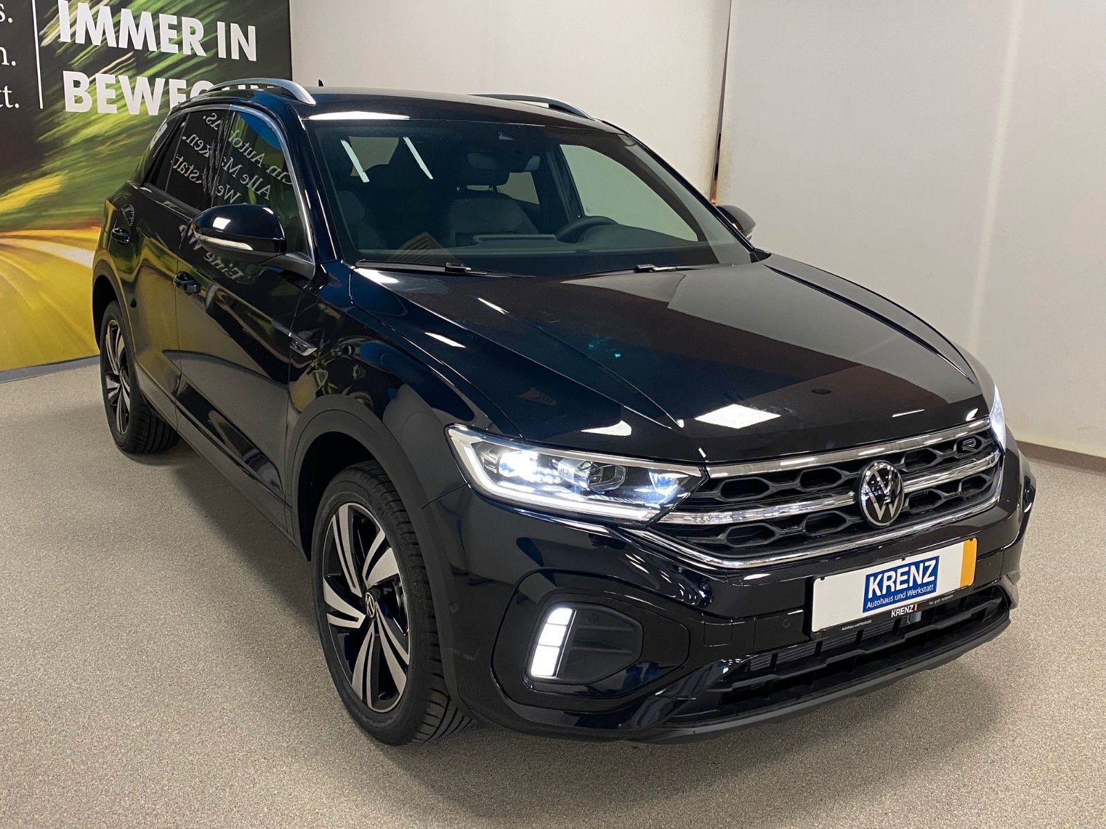 Fahrzeugabbildung Volkswagen T-Roc 1.5 TSI DSG R-Line+ACC+iQ Light MATRIX+18"