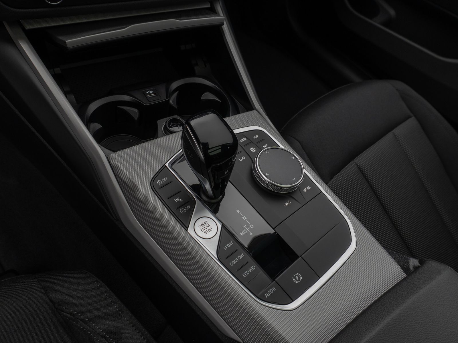Fahrzeugabbildung BMW 320i Panorama DAB CockPitPr DrivAssist PDC Alarm