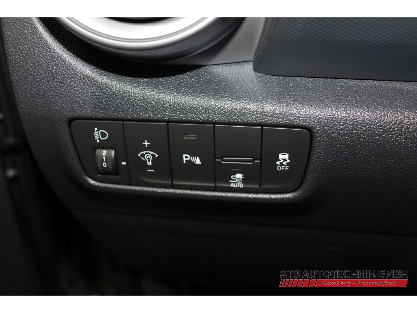 Fahrzeugabbildung Hyundai KONA Elektro Trend 2WD 39,2 kWh 96,6% SOH LED AC