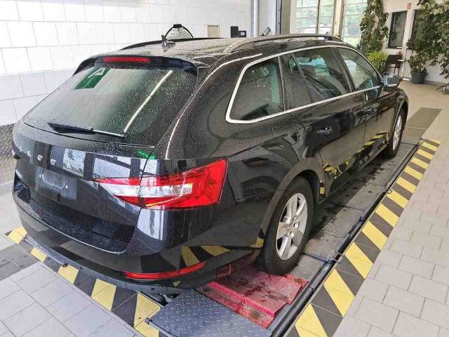 Skoda Superb - Bild 3