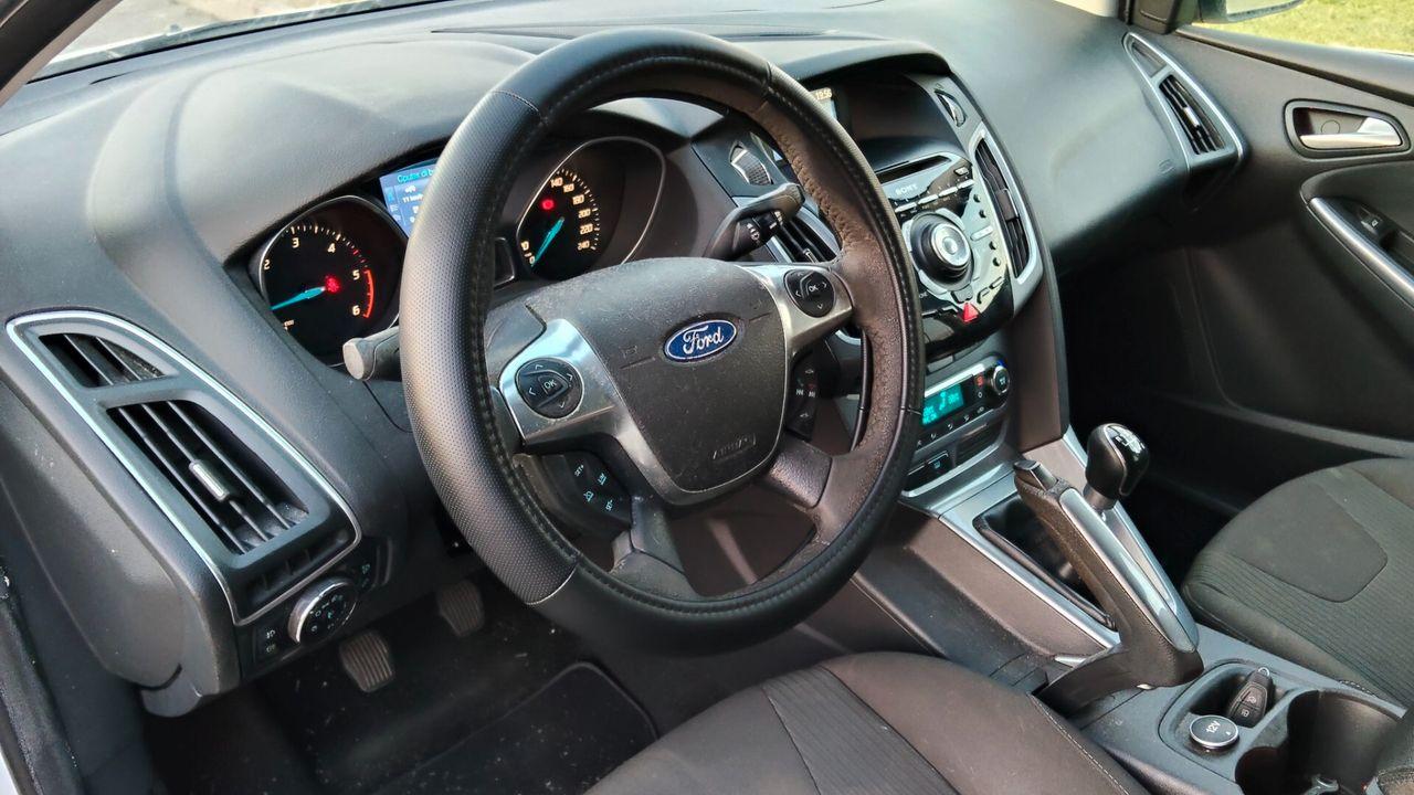 Ford Focus 2012 — photo 7