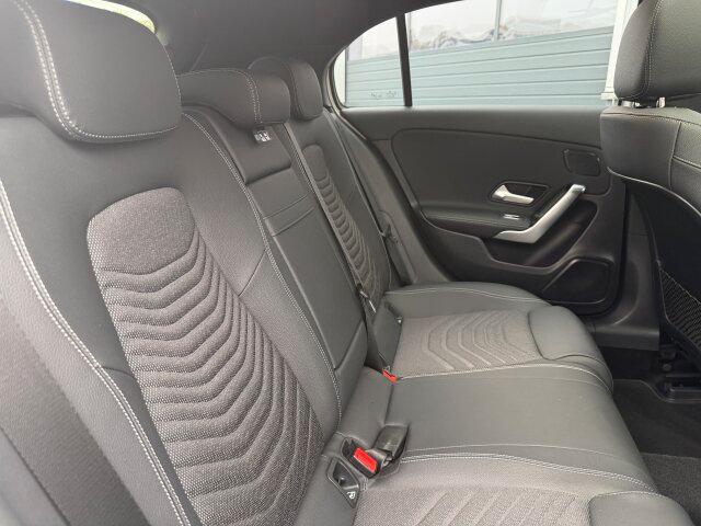 Mercedes-Benz A 180 Progressive LED Distronic Panorama 360°...