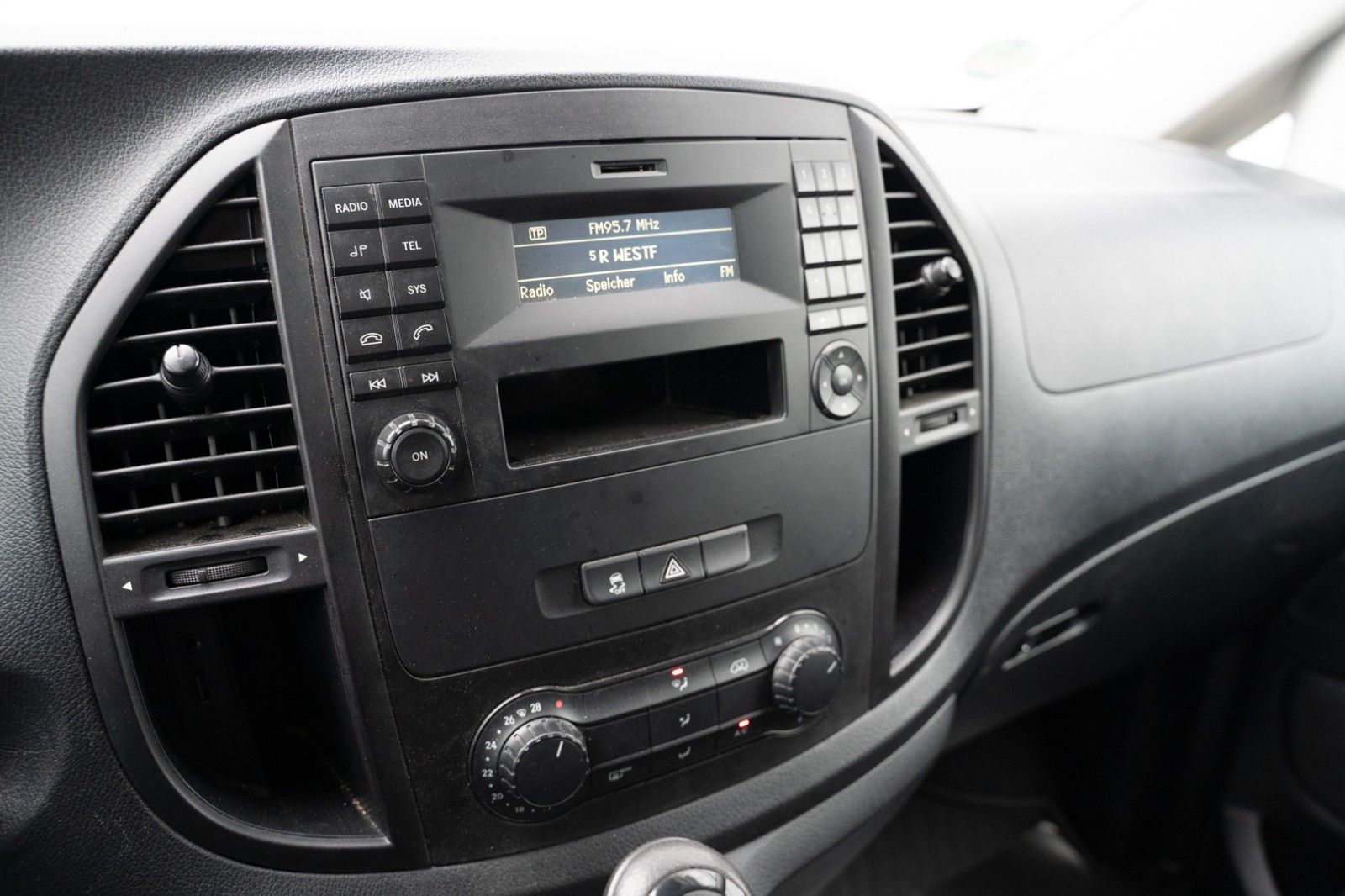 Fahrzeugabbildung Mercedes-Benz VITO KASTEN 114 CDI BT RWD LANG AHK KLIMA SERVO