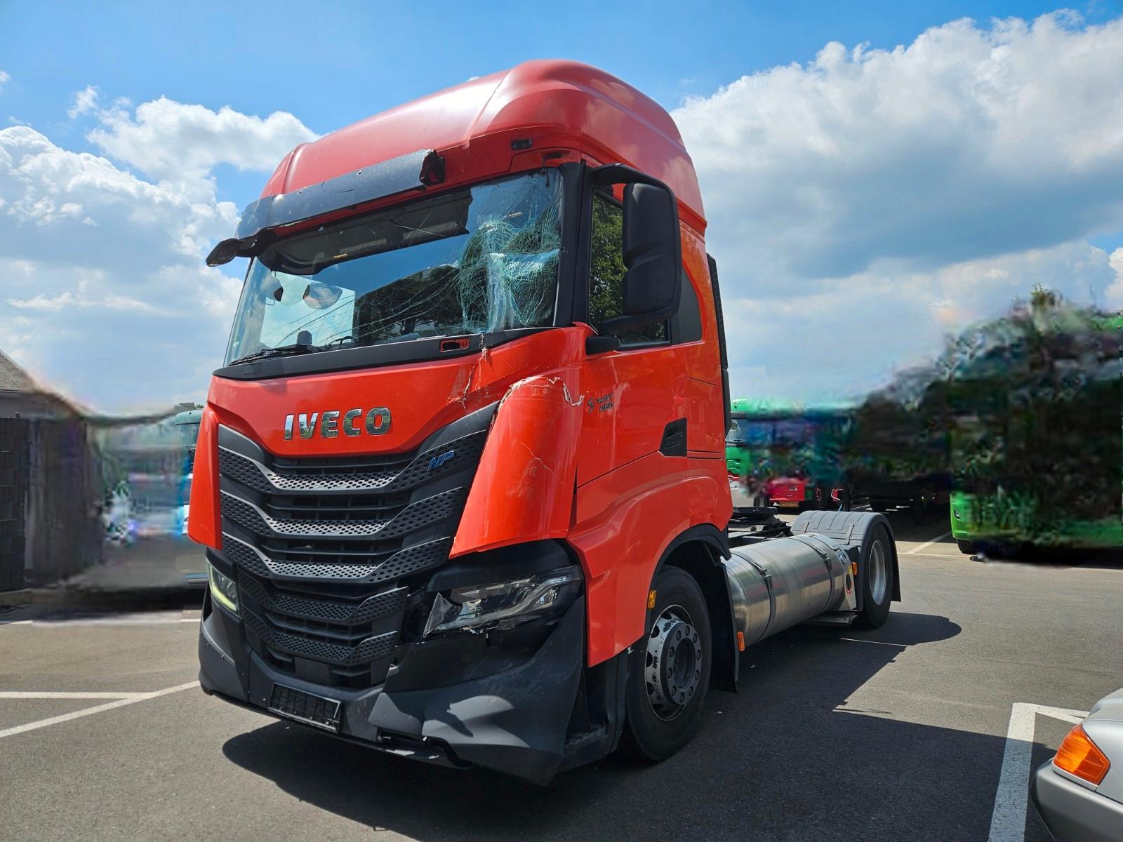 Iveco S Way 460 LNG Unfall - Engine Running