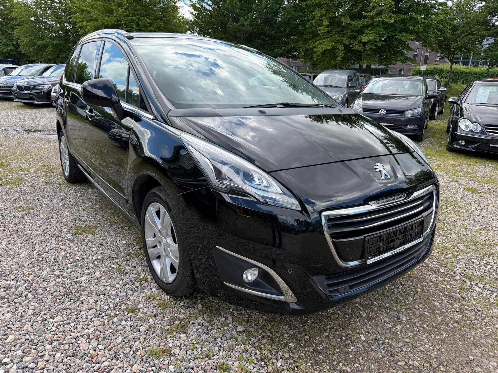 PEUGEOT 5008
