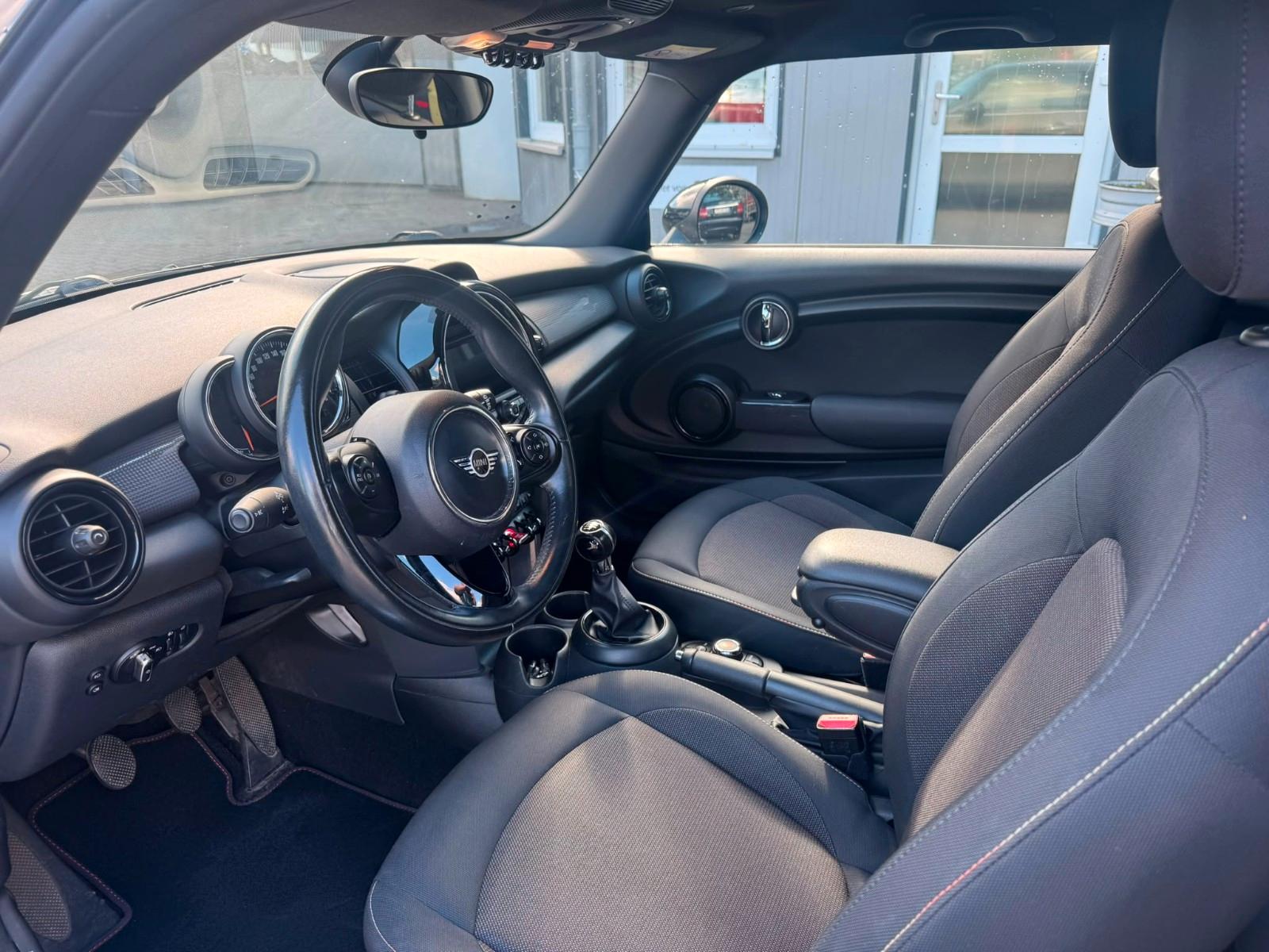 MINI COOPER SITZH°PDC°KLIMATR°PANO°TEMPOM°ALU°SH VOLL