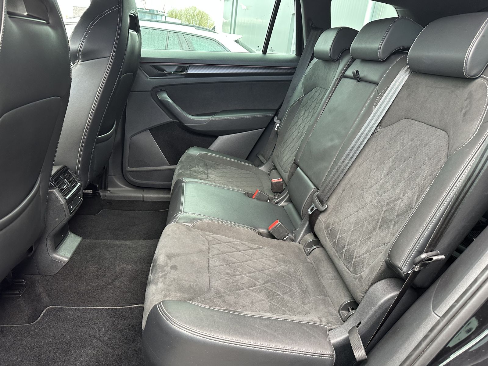 Fahrzeugabbildung SKODA Kodiaq 2.0 TDI 4x4 DSG Sportline NAV+LED+KAM+AHK