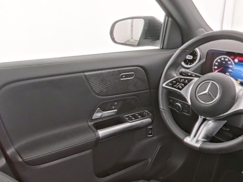 Fahrzeugabbildung Mercedes-Benz GLA 180 PROGRESSIVE*KAMERA*APPLE-CARPLAY*LED