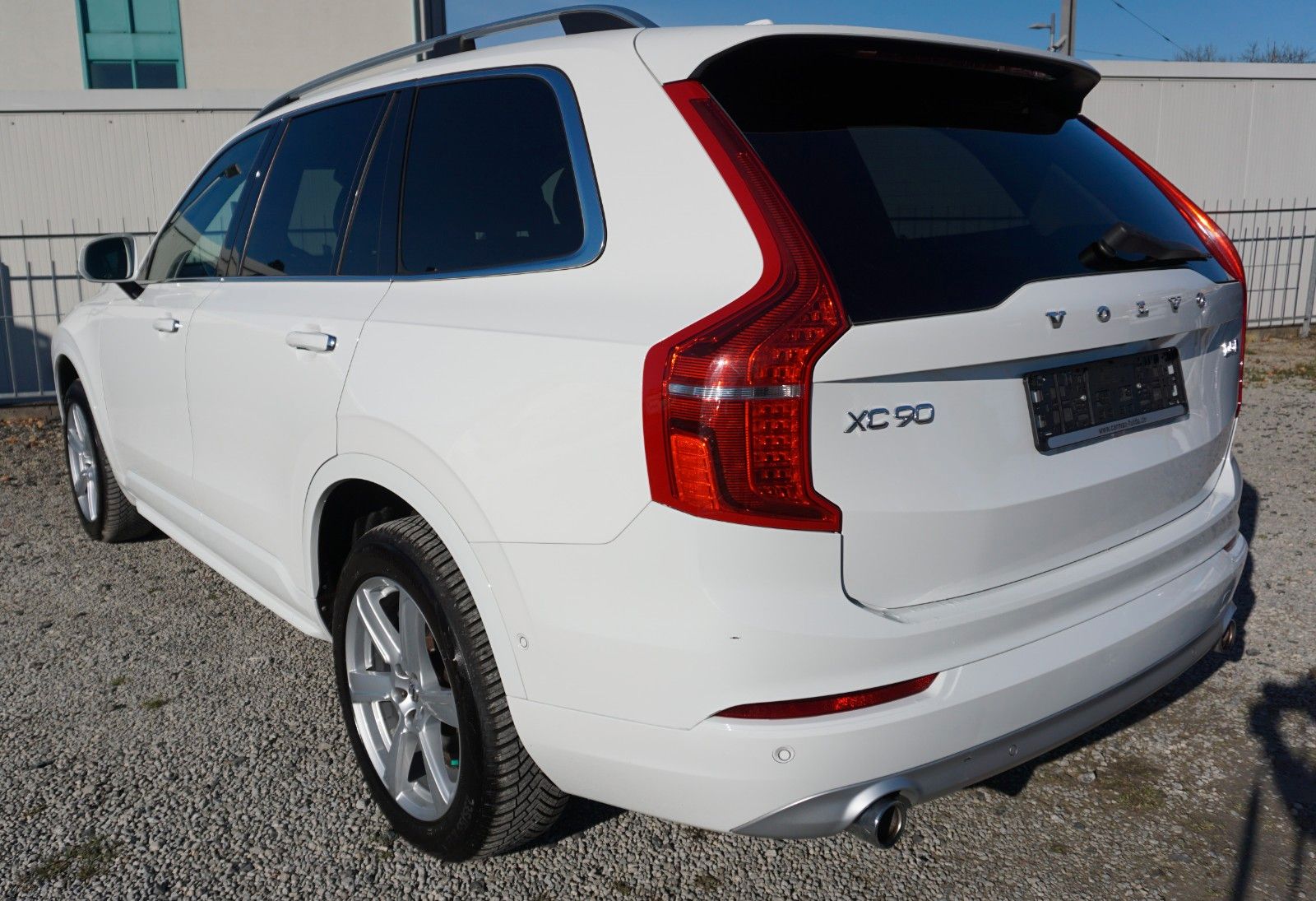 Fahrzeugabbildung Volvo XC90 Momentum AWD, Kamera, Navi, LED