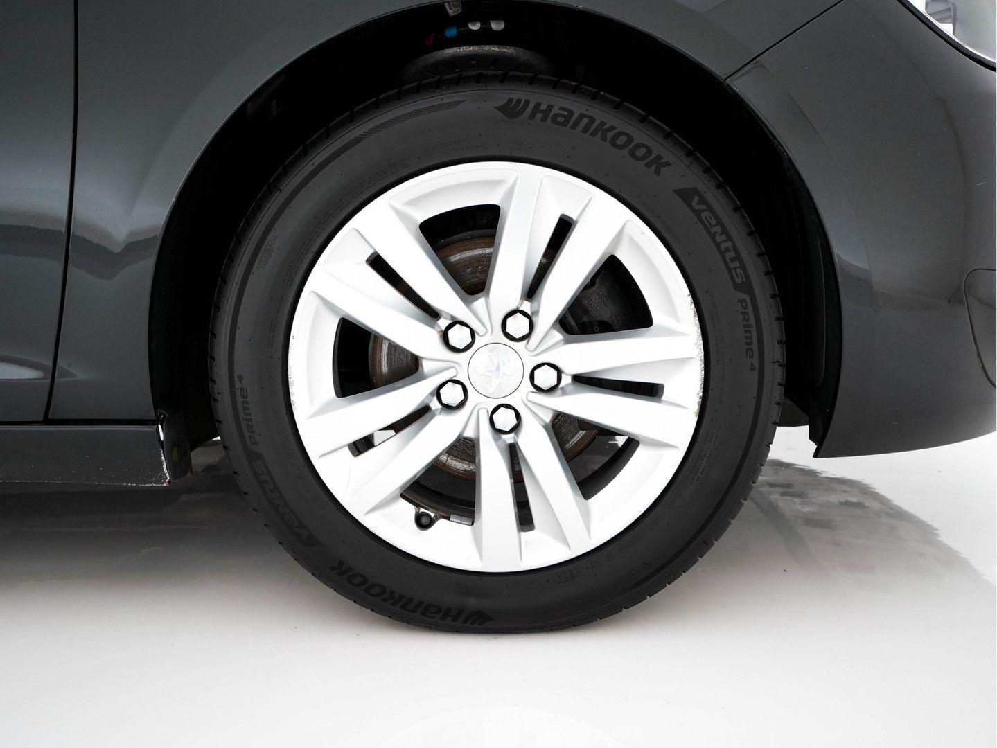 Peugeot 308 2015 — photo 25