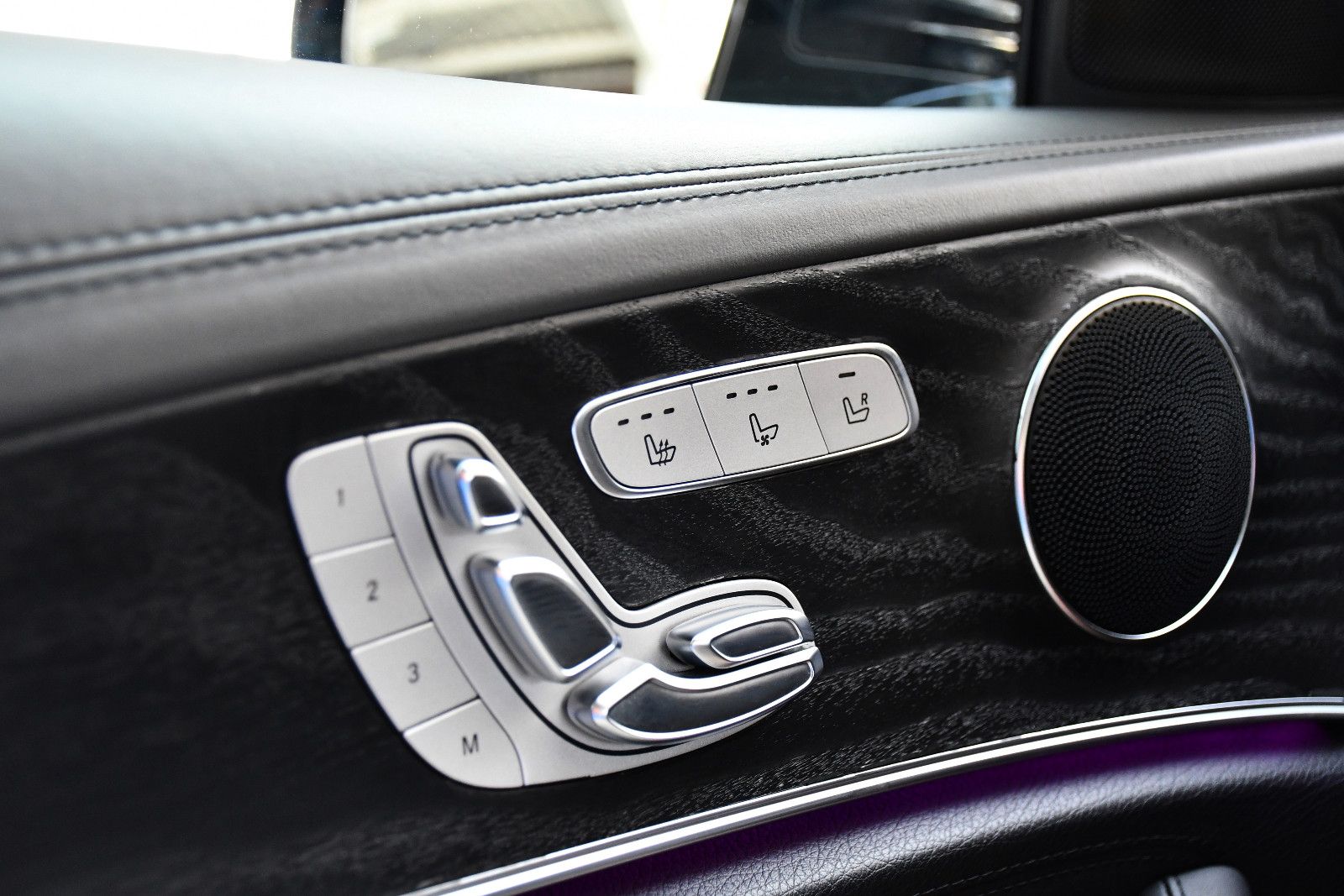 Mercedes-Benz E220d Designo AMG-Line Distronic 360° Ahk 1.Hand foto 8