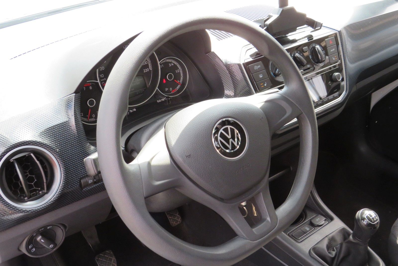 Fahrzeugabbildung Volkswagen up! 4T SITZH. GJ KLIMA TELVOR MAPS&MORE 1.HD