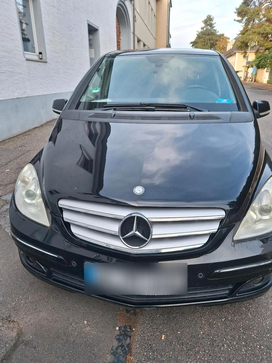 Mercedes-Benz B200 2011 — engine 136 HP (100kW)
