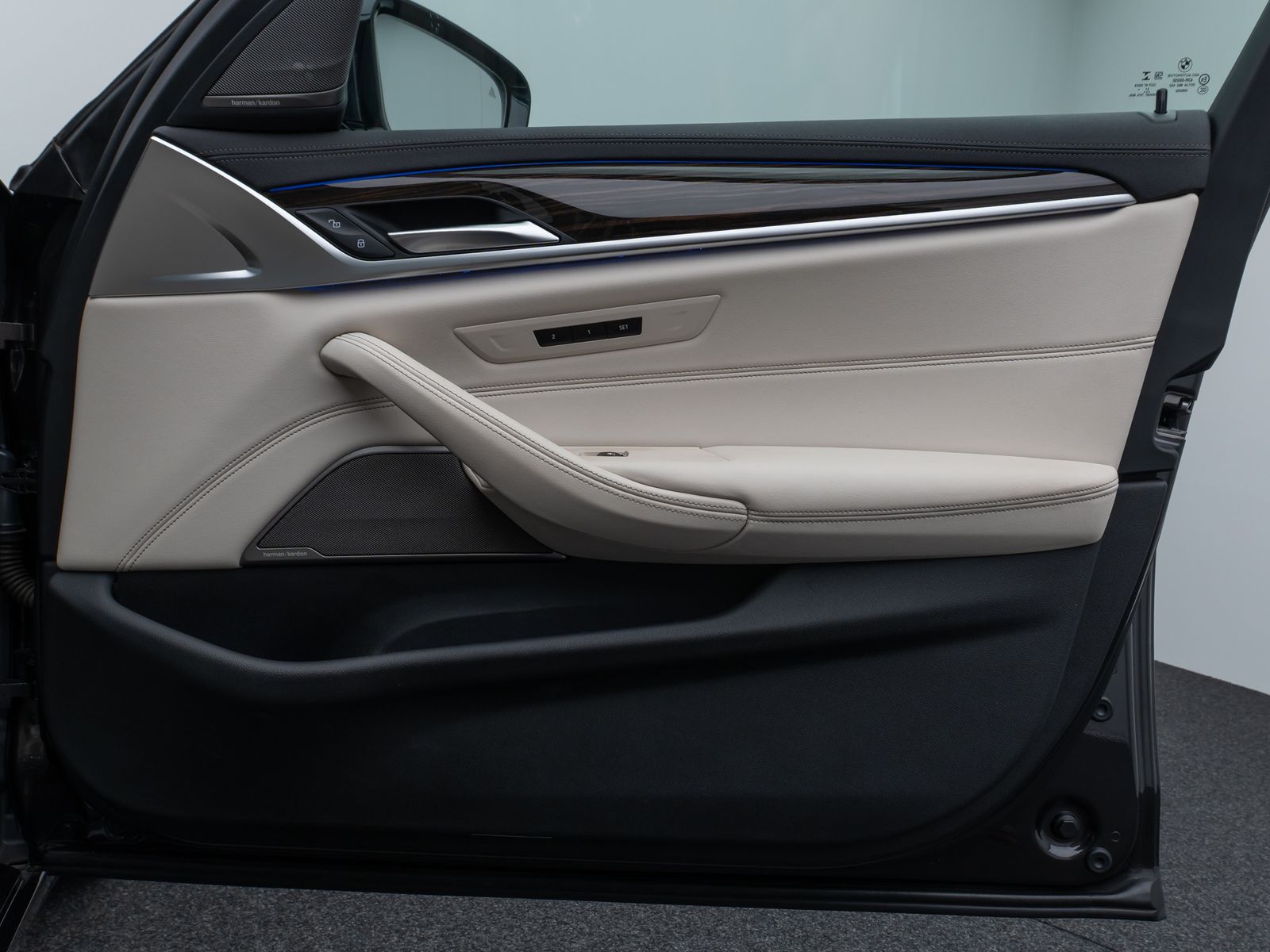 Fahrzeugabbildung BMW 540i Luxury Line Kamera Glasdach Laser HUD H/K