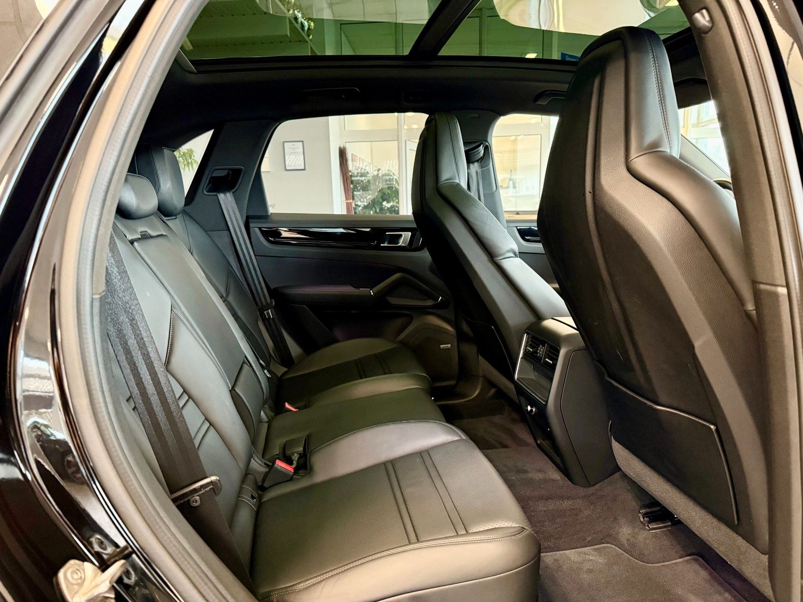 Fahrzeugabbildung Porsche Cayenne E-Hybrid Luftfederung, Panorama, HeadUP