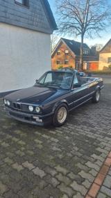 BMW E30 320i 
