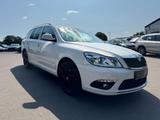 Skoda OCTAVIA  COMBI RS*DSG*NAVI*XENON*PDC*SHZ* - Skoda Octavia aus 2011: Combi RS