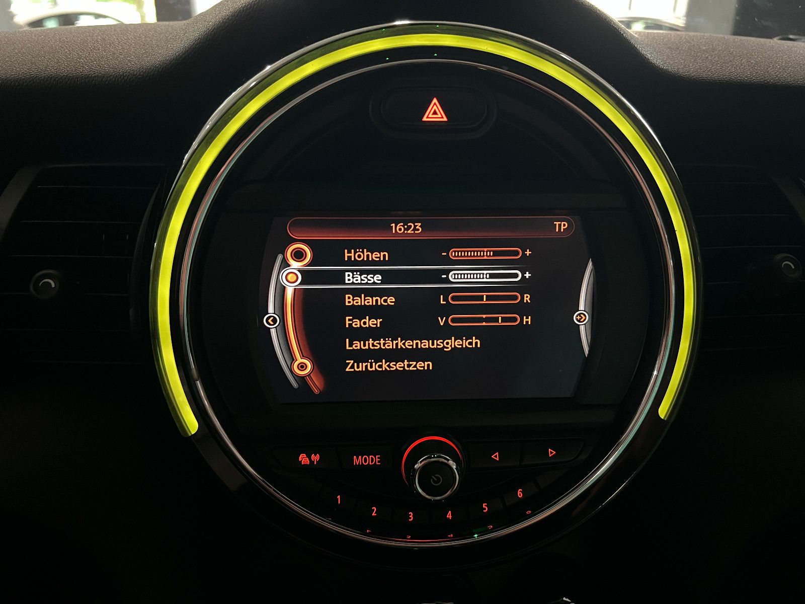 Fahrzeugabbildung MINI Cooper CABRIO AUTOMATIK NAVI LED LEDER CHESTER