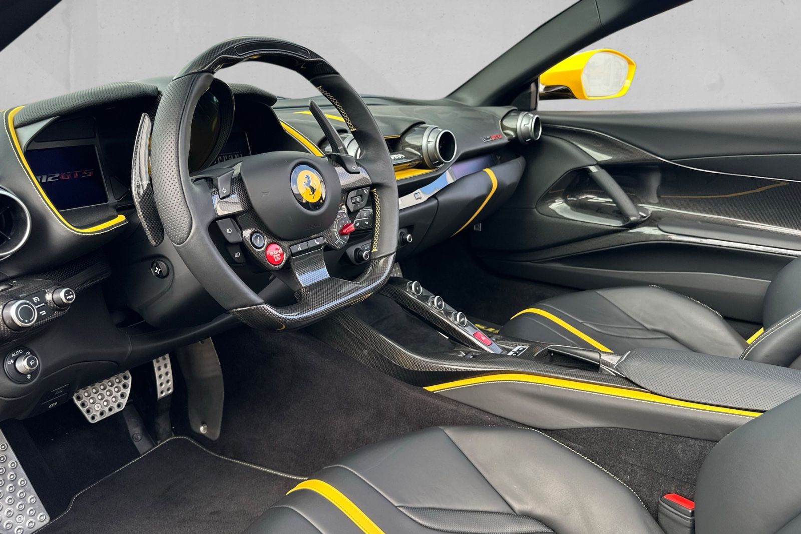 Fahrzeugabbildung Ferrari 812 GTS*Full Carbon*Lift*Painted Stripes*JBL