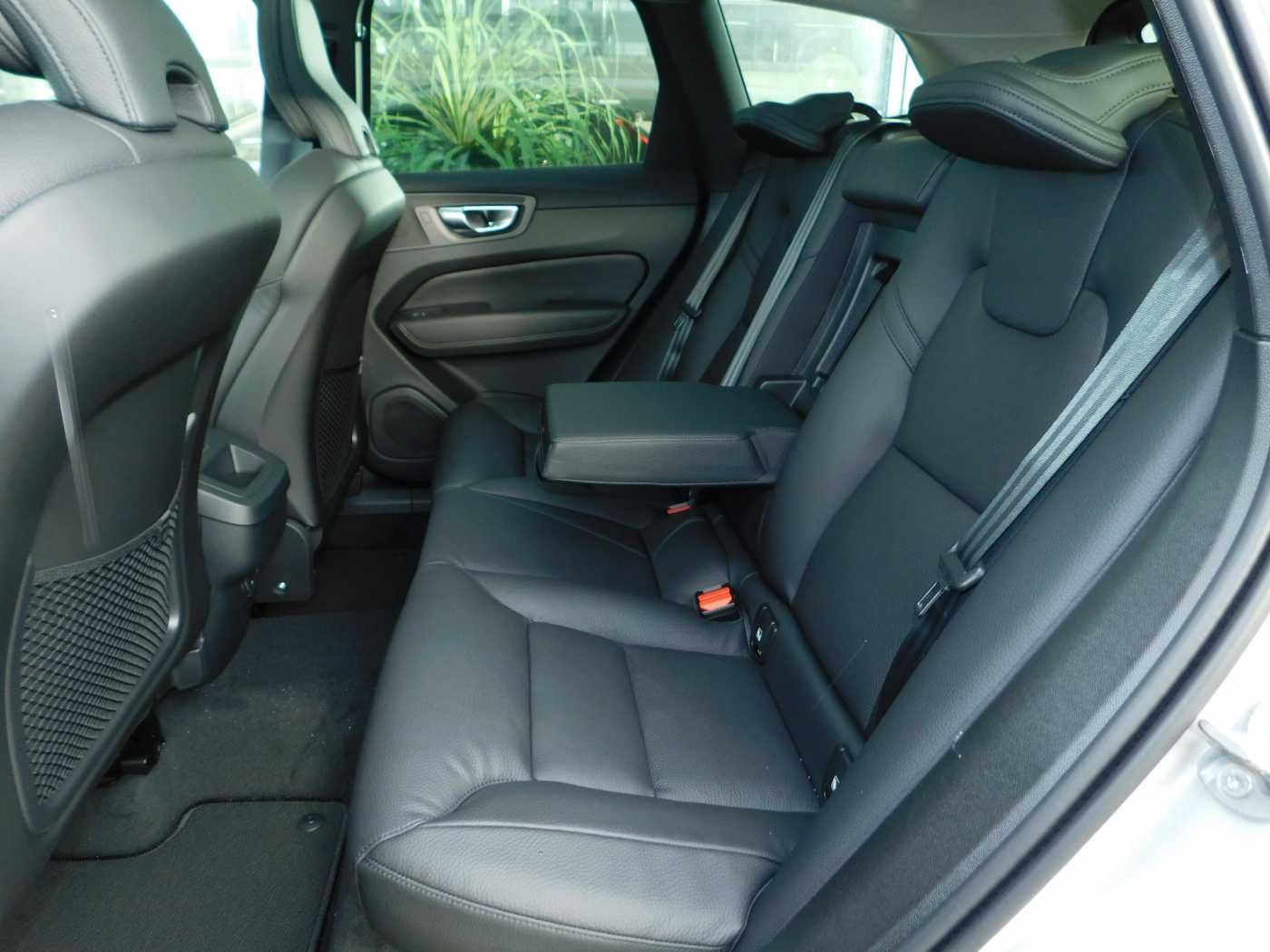 Fahrzeugabbildung Volvo XC60 B4 D Plus Dark 'Standheizung,Glasdach'