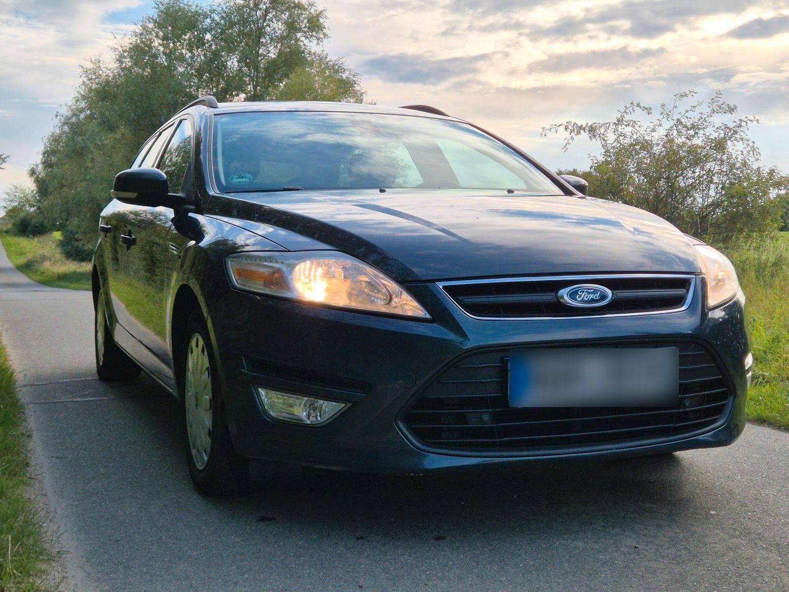 Ford Mondeo 2014 — interior