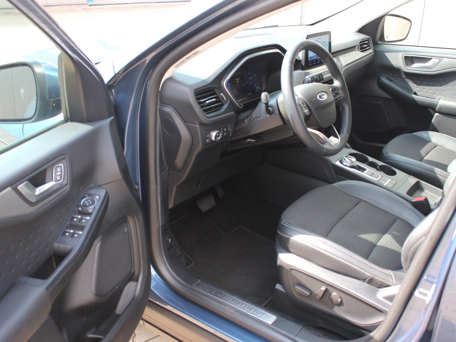 Fahrzeugabbildung Ford Kuga Plug-In Hybrid Titanium X 2,5 Duratec