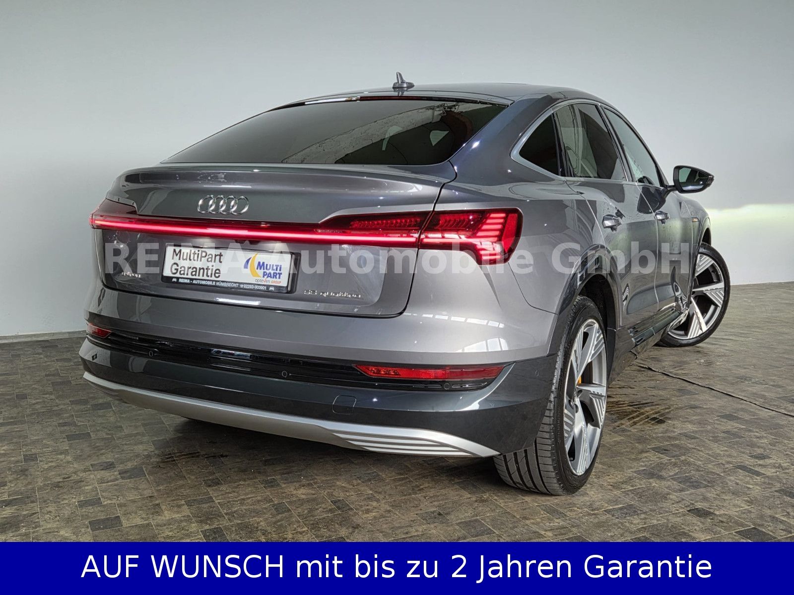 Fahrzeugabbildung Audi e-tron Sportback 55 quattro, Matrix, ACC