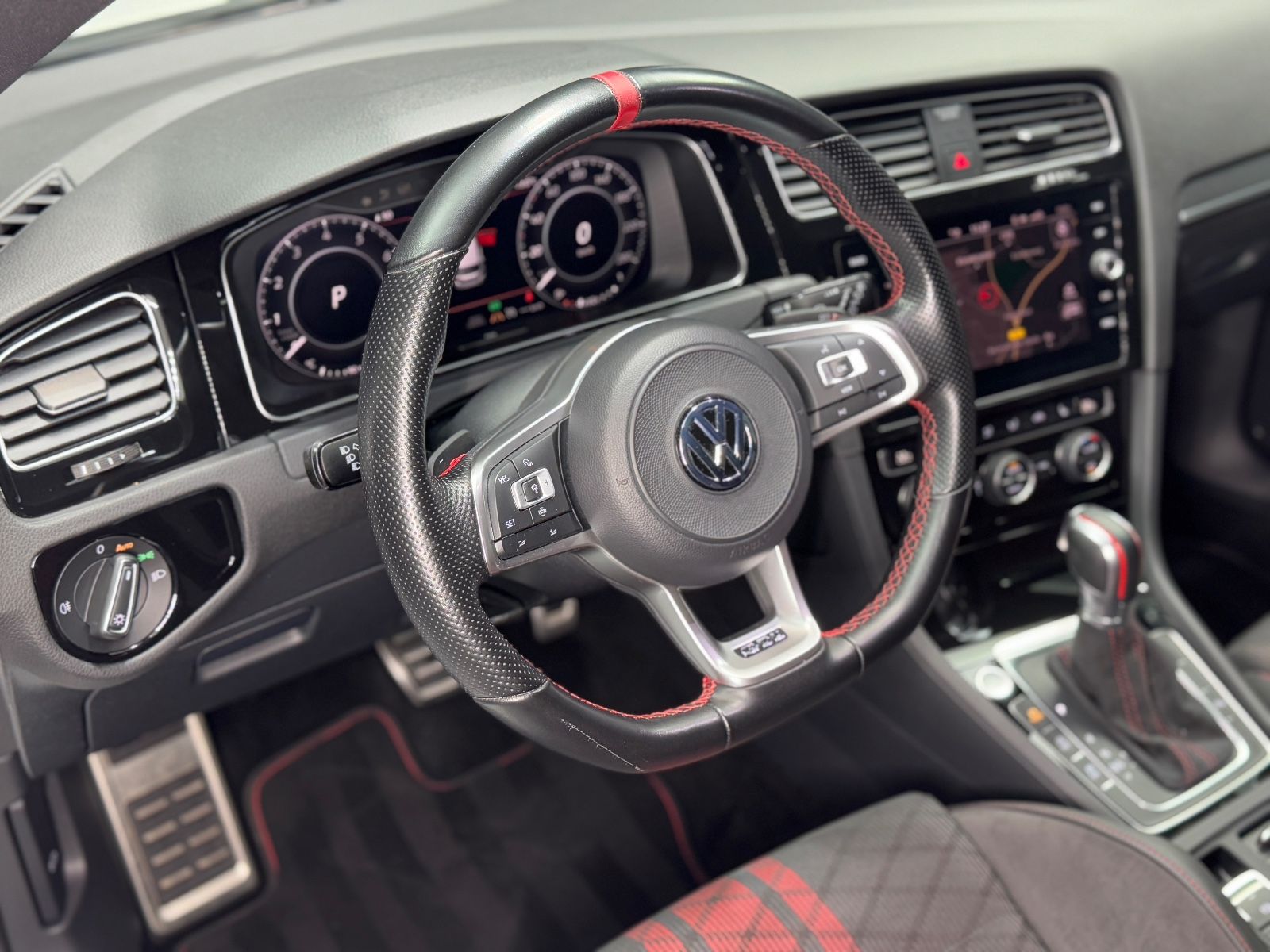Fahrzeugabbildung Volkswagen Golf VII Lim. GTI TCR|DSG|NAVI|KAMERA|ACC|