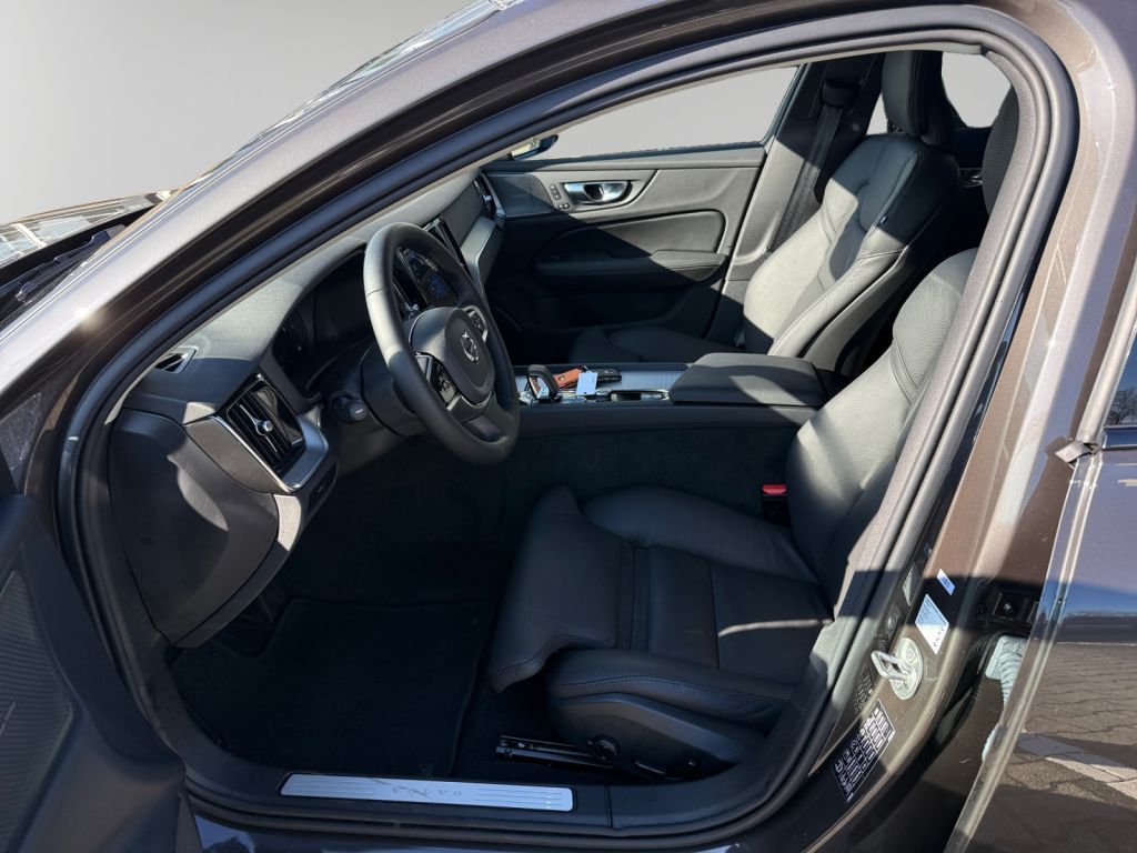 VOLVO V60 B4 B DKG Plus Dark VOLVO V60 B4 B DKG Plus Dark