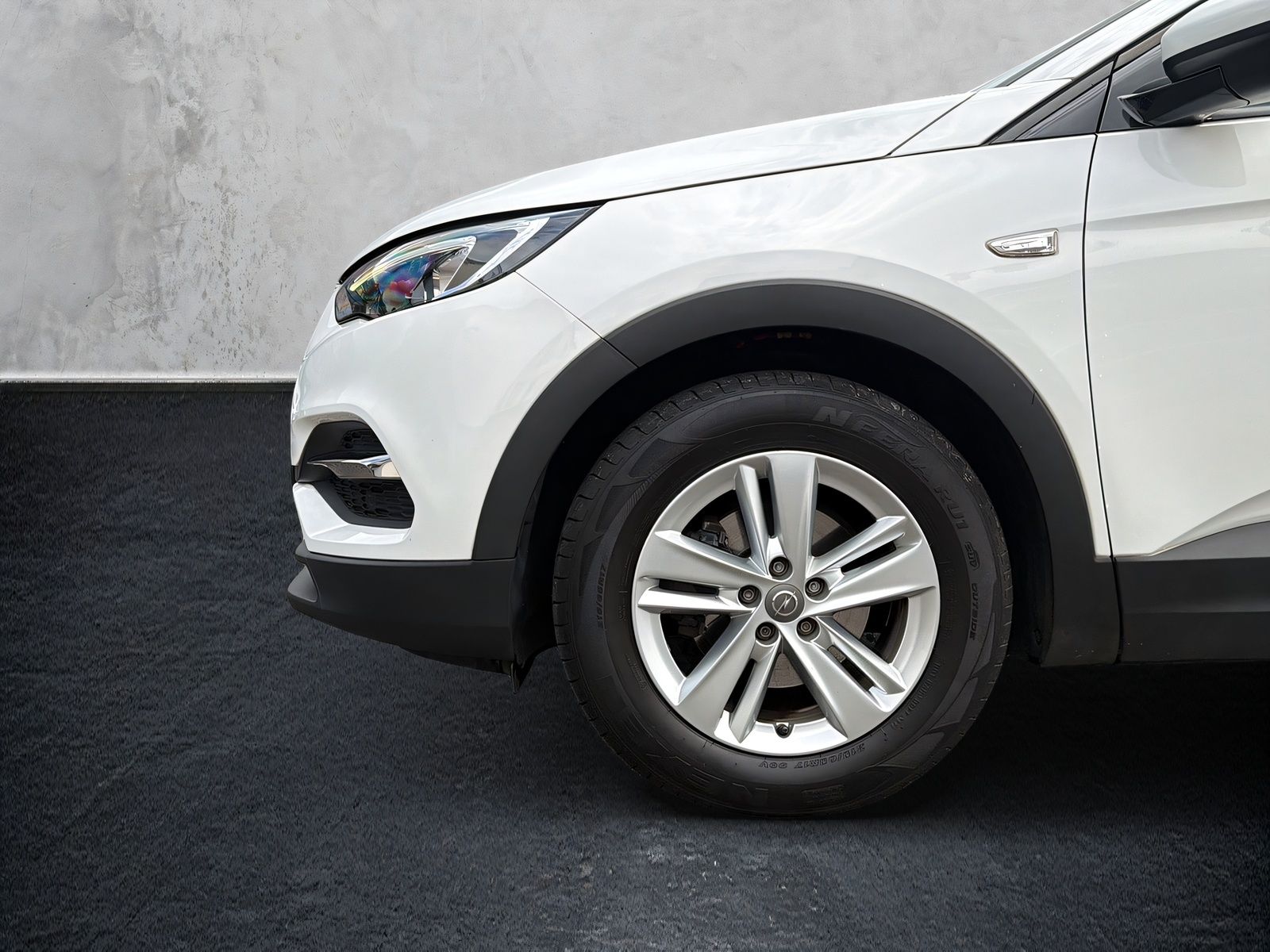 Fahrzeugabbildung Opel Grandland Edition SITZHEIZ. PDC 2 ZONEN KLIMAAUT
