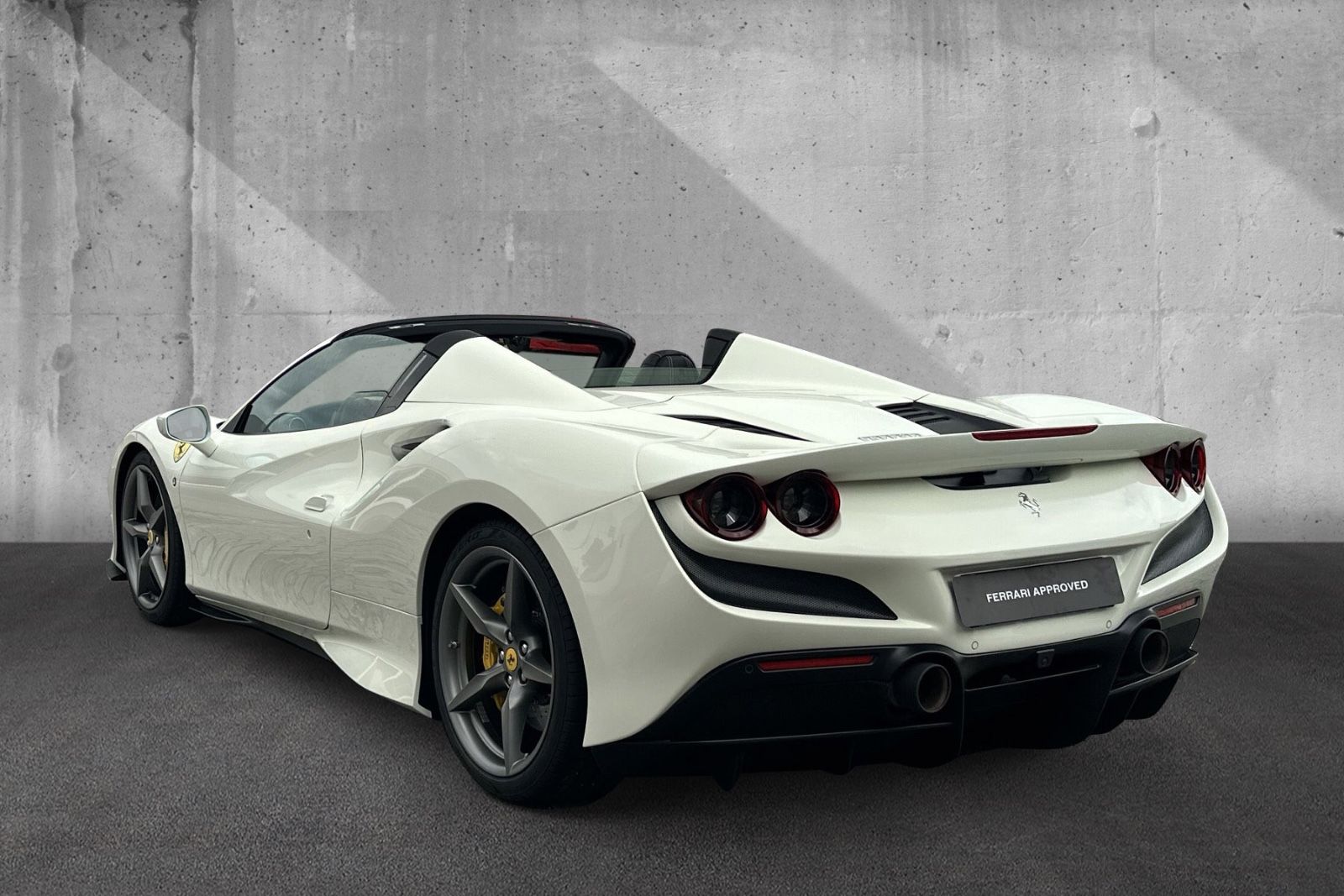 Fahrzeugabbildung Ferrari F8 Spider*Dt.Auto*Lift*LED Lenkrad*JBL*Kamera
