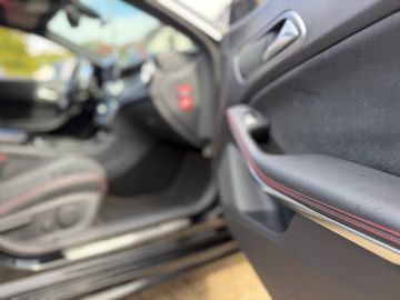 Mercedes CLA 200 - 12