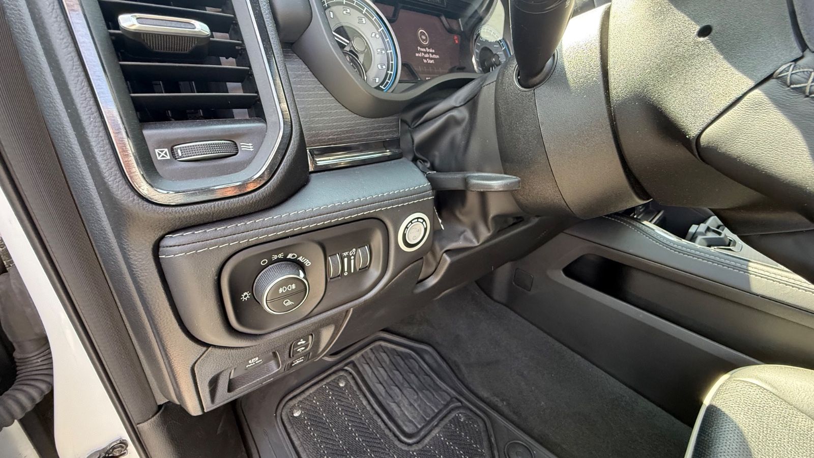 Fahrzeugabbildung Dodge RAM Limited Night Edition RAM BOX