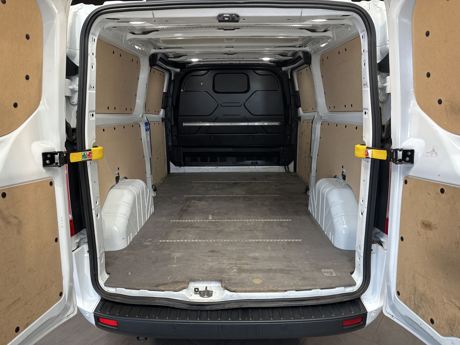 Fahrzeugabbildung Ford Transit Custom 340 L2H1 Aut. NAV+CARPLAY+SHZ+ACC