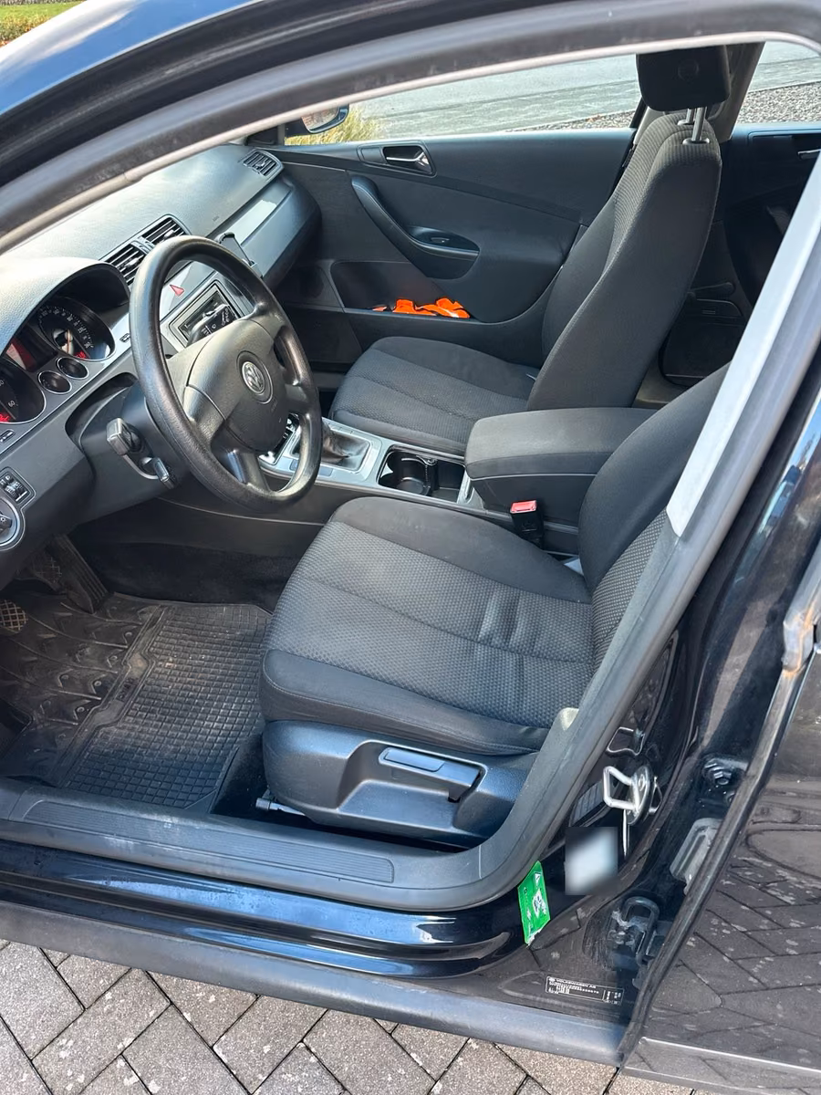 Volkswagen Passat 2008 — interior