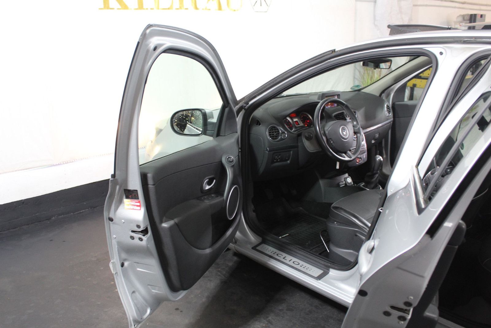 RENAULT Clio III Luxe Navi Tempomat Alufelgen Shz Teille